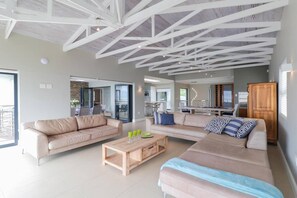 Interior - 72 on Vyfer Villa, De Kelders | Whale Watching, Pool (De Kelders)