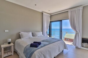 Interior - 72 on Vyfer Villa, De Kelders | Whale Watching, Pool (De Kelders)