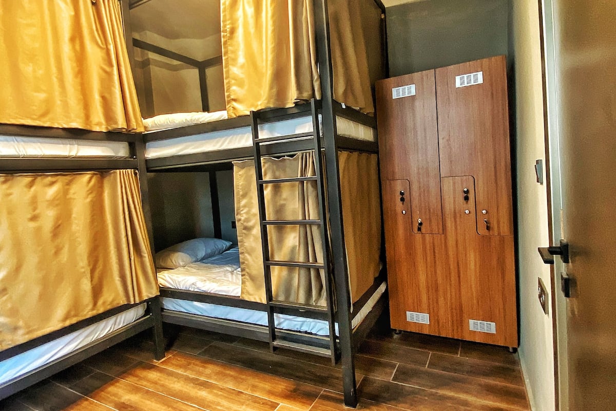 Premium bedding, in-room safe, bed sheets