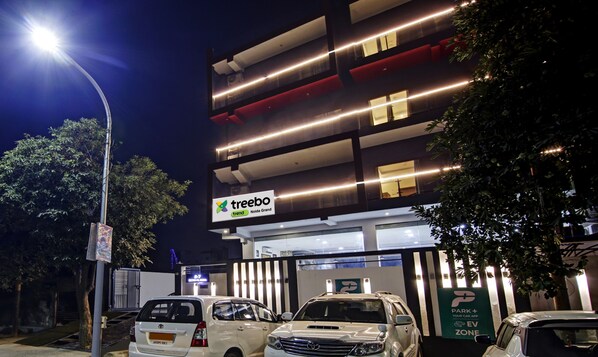 Exterior - Treebo Noida Grand (Noida)