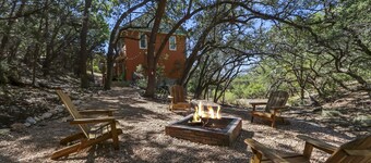 Green Roof Cottage | Fun Canyon Lake Getaway with Game Room!
