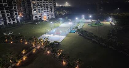 Huge Palatial Apartment on Express Way near Noida Expo