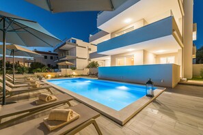 Outdoor pool - Penthouse apartment with Pool and Sea view (Novalja)