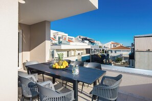 Outdoor dining - Penthouse apartment with Pool and Sea view (Novalja)