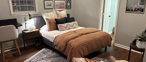 2 bedrooms, iron/ironing board, WiFi, bed sheets