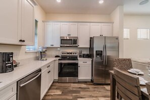 Private kitchen - NEW 4 Bedroom Cottage in Orlando, near Disney (Kissimmee)