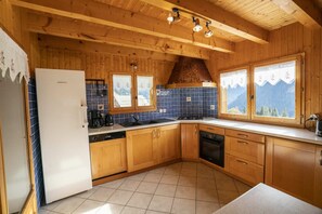 Fridge, microwave, oven, stovetop - Chalet 10 people at Petit Châtel - Chatel Reservation (Châtel)