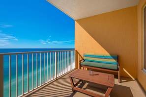 Property grounds - POOLSIDE CAFE-HOT TUB-GRILLS-BEACHFRONT VIEW (Panama City Beach)