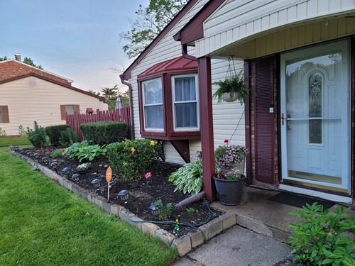 2 bedroom, host up to 5 people, willingboro 2 bedroom