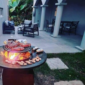 Outdoor dining - OASIS Penthouse with private garden & shared pool -GENERATOR (Sint Maarten)