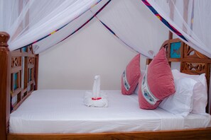 10 bedrooms, desk, WiFi