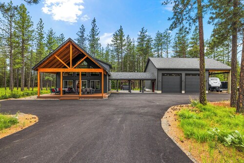 Cozy Cabin+Hot Tub+Huge Game Room & Early Check In & Late Checkout