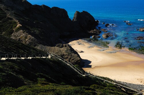 Vale do Guizo Casa Poente, comfortable home in the countryside, close to the sea