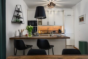 Fridge, microwave, oven, stovetop