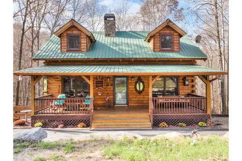 Luxurious Log Cabin on Babbling Creek Near Lake