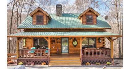 Luxurious Log Cabin on Babbling Creek Near Lake