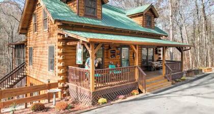 Luxurious Log Cabin on Babbling Creek Near Lake