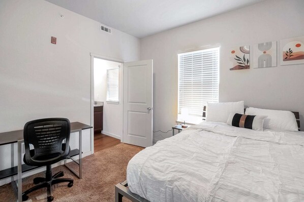 3 bedrooms, desk, bed sheets