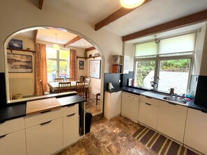 Kühlschrank, Mikrowelle, Ofen, Geschirrspüler