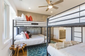 4 Schlafzimmer, Bügeleisen/Bügelbrett, Internetzugang, Bettwäsche