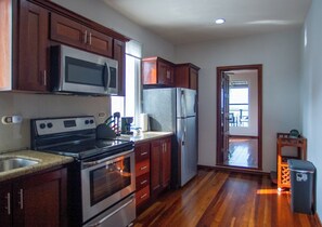 Fridge, microwave, oven, stovetop - Best sea view in Belize City.“Gold Standard” (Belize City)