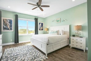 8 slaapkamers, een strijkplank/strijkijzer, reisbedje, wifi