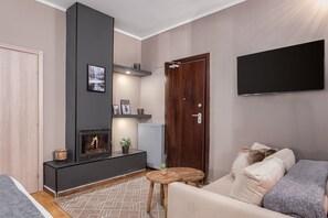 Comfort Studio Suite | Frette Italian sheets, premium bedding, pillowtop beds, desk - GM Luxury Suites Kalavryta (Kalavrita)