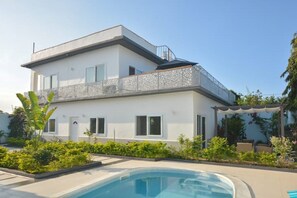 Pool - Apartment with veranda and charming swimming pool (Kiwengwa)