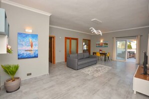 Living area - Apartment with veranda and charming swimming pool (Kiwengwa)