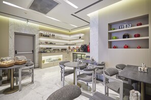 包含每日自助早餐