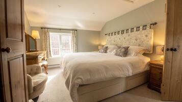 2 bedrooms, internet, bed sheets