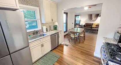 Cheerful 3 bedroom with fenced yard and parking!