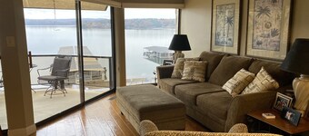 Cozy lake condo, 5 minutes from Oaklawn Casino