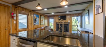 10 Powderidge 1BR Ski Out & pet friendly