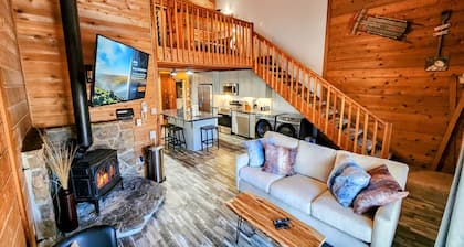 PowderMonkey 2br/2ba+Loft - Ski out & PET friendly