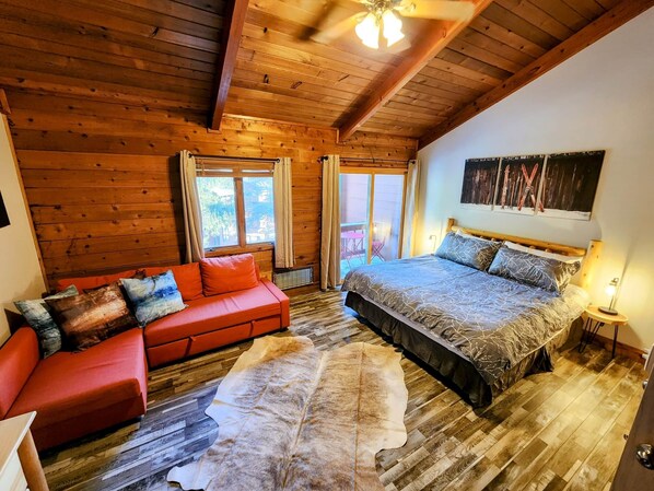 2 bedrooms, travel cot, WiFi, bed sheets