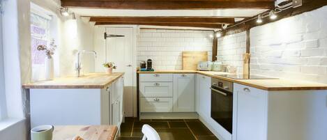 Micro-ondes, four, plaque de cuisson, lave-vaisselle