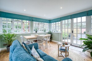 Smart TV - White Cross Cottage - Luxury Cottages (Exeter)