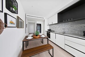 Refrigerador, horno, parrilla de estufa y lavavajillas 
