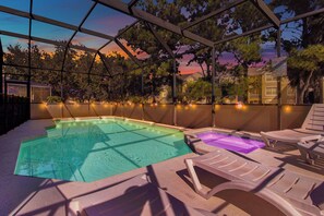 Alberca al aire libre y alberca climatizada