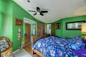 4 bedrooms, desk, iron/ironing board, travel cot