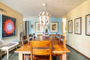 Dining - Boogie Nights Manor on VA's Brew Ridge Trail nestled in the Blue Ridge Mountains (Afton)