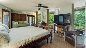 4 Schlafzimmer, Schreibtisch, Bügeleisen/Bügelbrett, Reisekinderbett