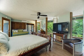4 bedrooms, desk, iron/ironing board, travel crib