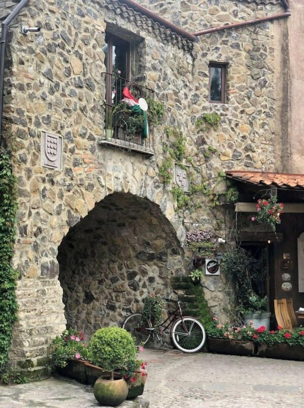 المنشأة من الخارج