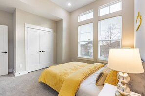 3 عدّة غرف نوم ومكتب ومكواة/لوح كي وواي فاي