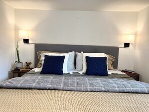 Room - Quaint 1944 Adobe, walk to canal, hikes, eateries (Phoenix)