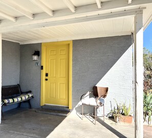 Terrace/patio - Quaint 1944 Adobe, walk to canal, hikes, eateries (Phoenix)