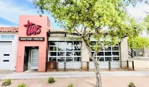 Exterior - Peaceful, central Phx, walk to food, canal & hikes (Phoenix)