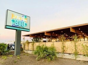 Property grounds - Peaceful, central Phx, walk to food, canal & hikes (Phoenix)